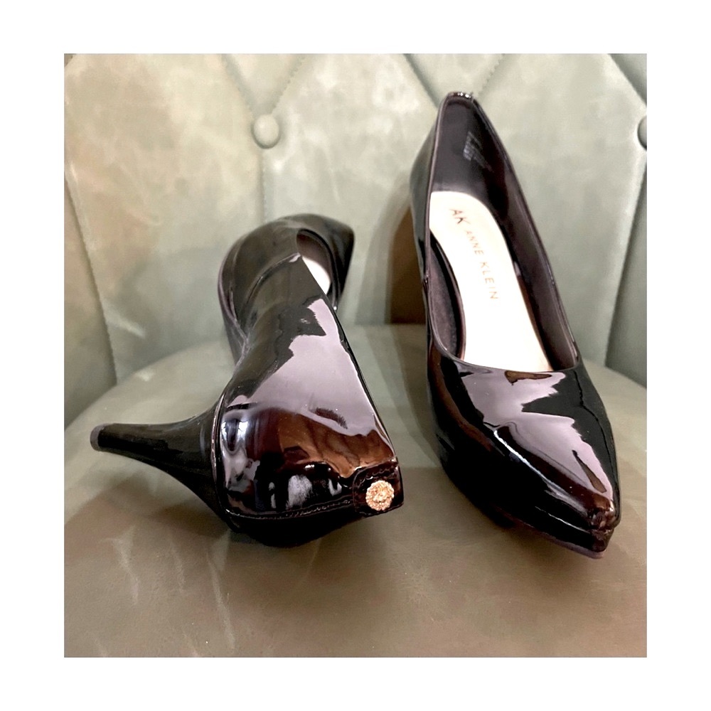 ANNE KLEIN elegant pointed toe pumps in black patent leather.